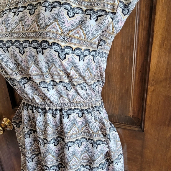 Hippy Rose Mini Dress with Pockets Sz XS P2P 17 L 17 - Picture 3 of 7